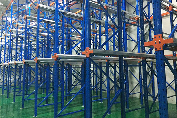 倉儲密集型貨架有哪些優(yōu)勢和弊端？怎么合理的使用密集型貨架？